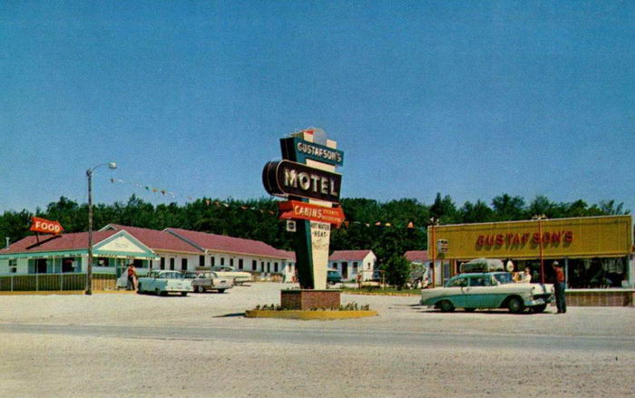 Gustafsons Resort (White Tail Restaurant & Motel) - Old Post Card